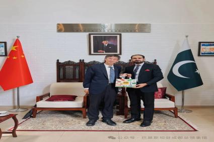 The Consul General Meets the Delegation from ICBC Karachi Branch image